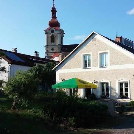 Pension U Milana Dvůr Králové nad Labem Exteriör bild
